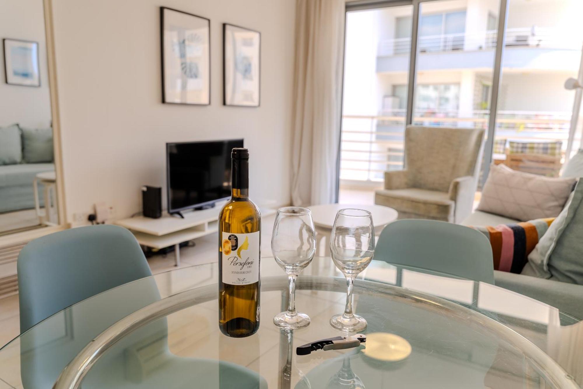 Blue Dawn Center Flat Apartment Larnaca Exterior photo